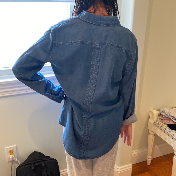 chambray button down. never worn - Picture 2 of 4